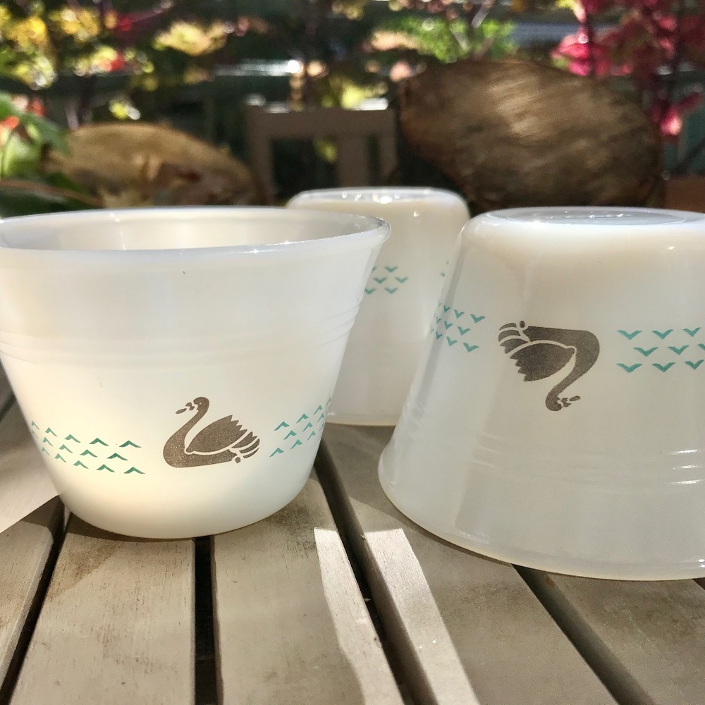 Vintage -Dynaware Swans